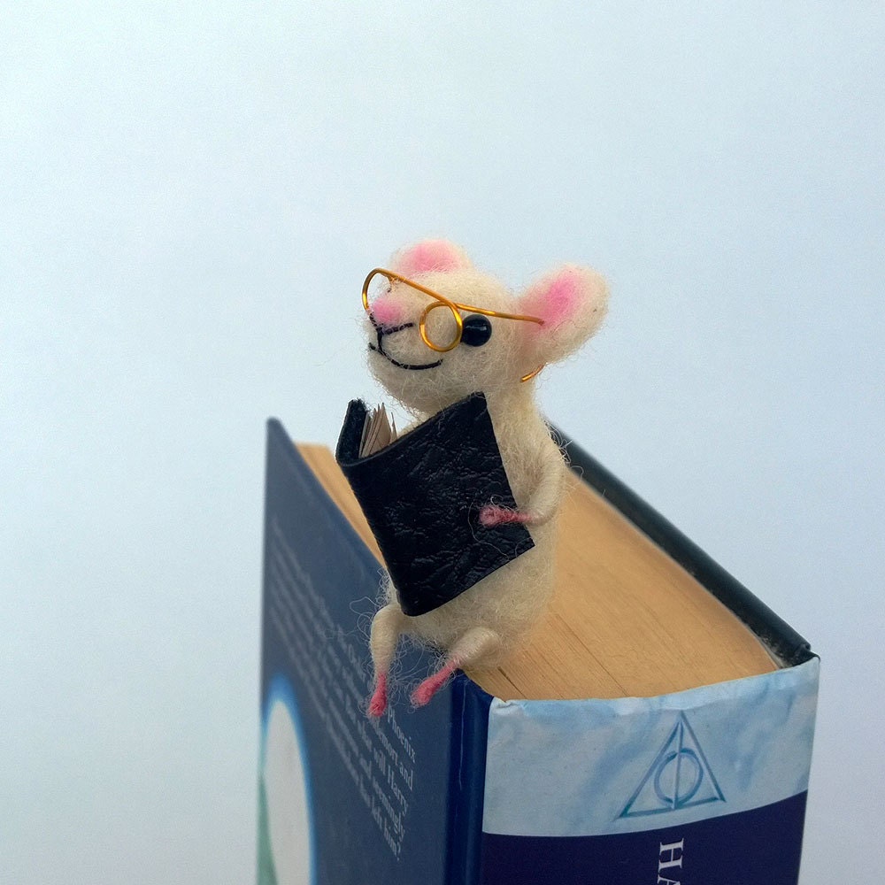 Mouse bookmark miniature woolen mouse Animal eco friendly Waldorf Funny gift idea Comical idea Book lovers gift Sweet figurine bookmark